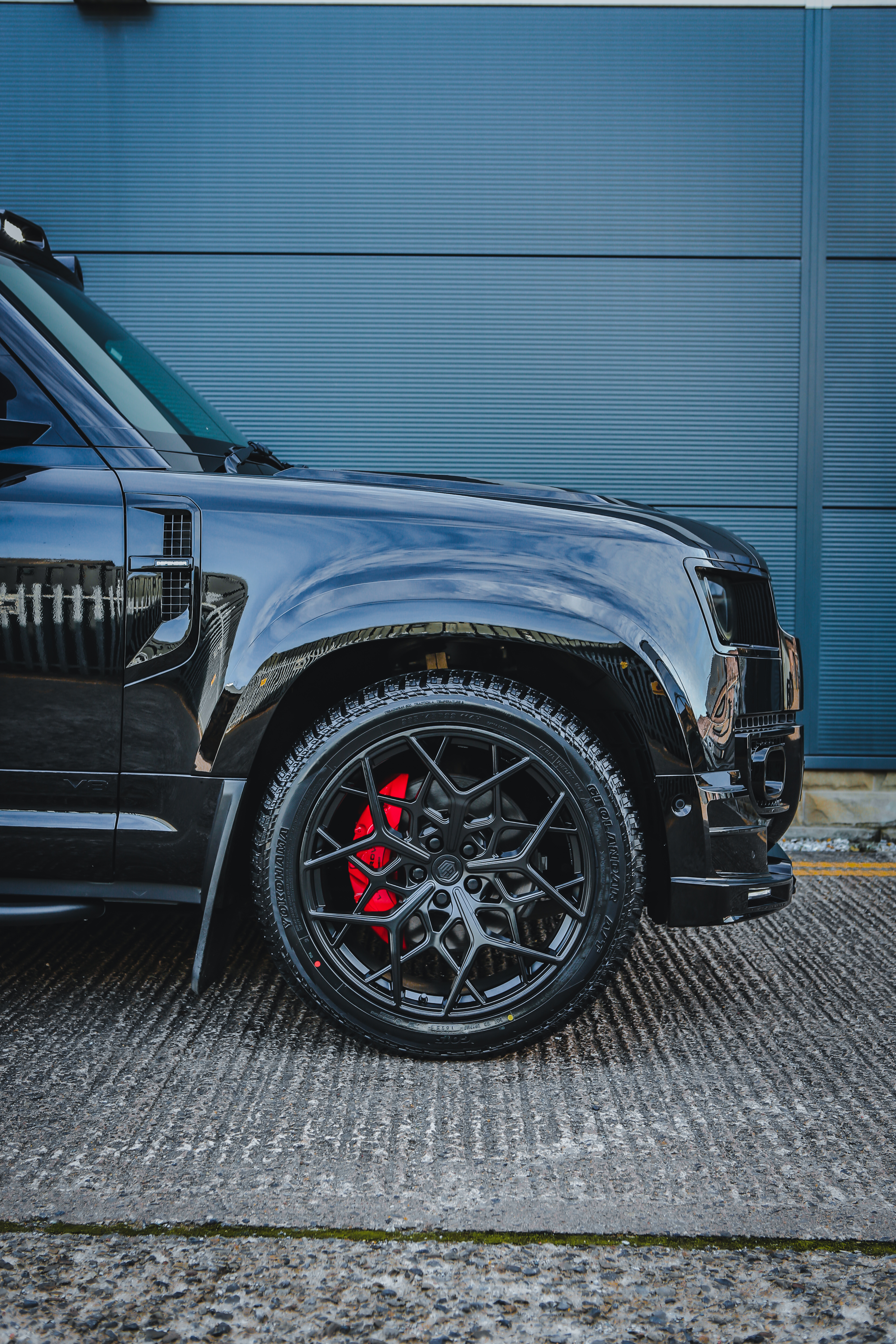 Defender V8 workshop angle