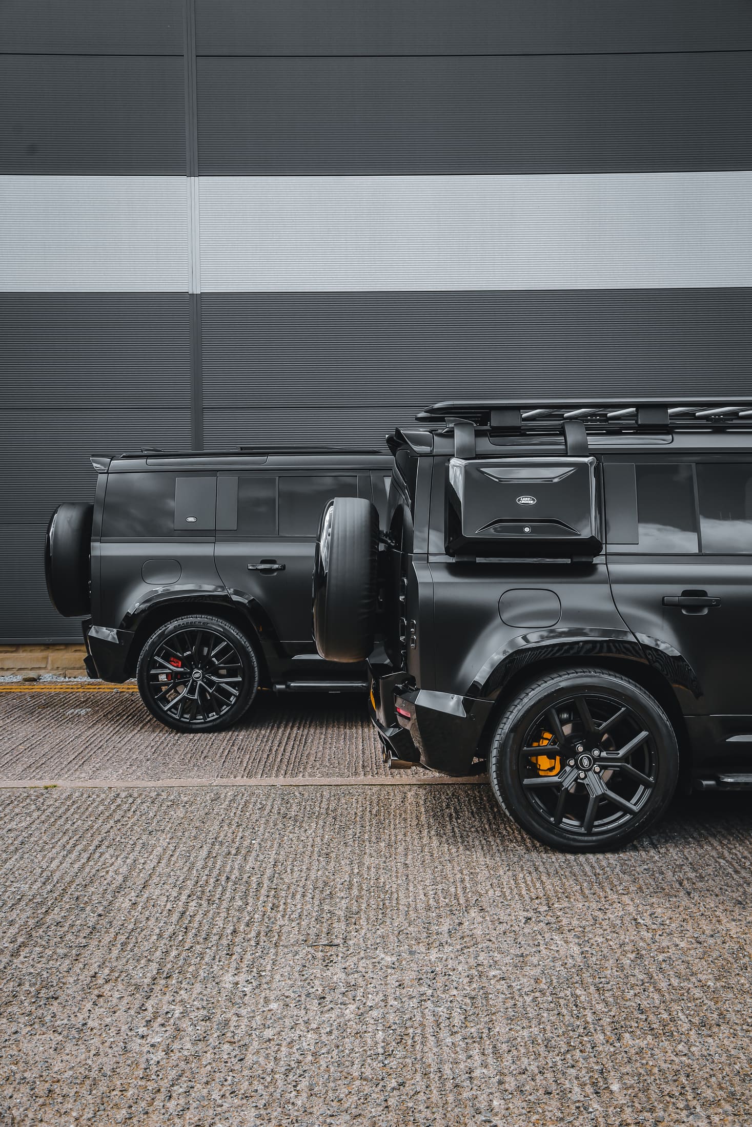 Defender LM Bodykit Satin Black still